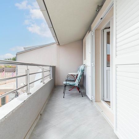 Studio Apartmani Dora Макарска Экстерьер фото