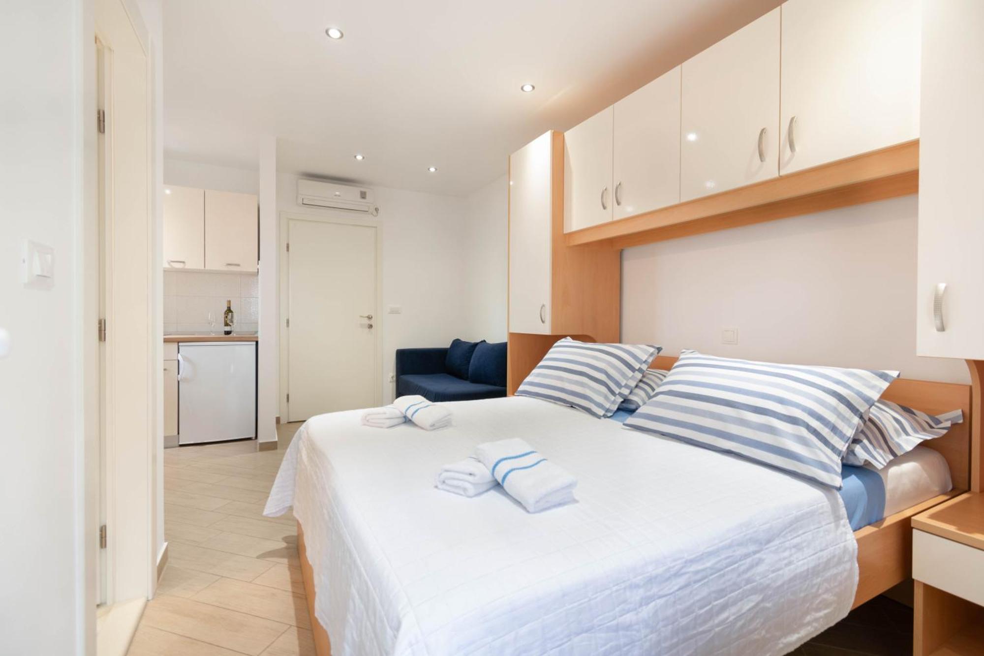 Studio Apartmani Dora Макарска Экстерьер фото