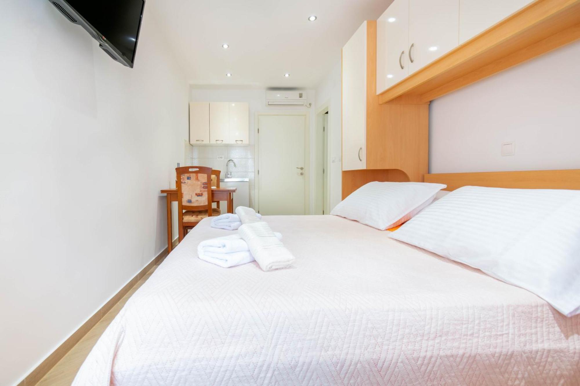 Studio Apartmani Dora Макарска Экстерьер фото