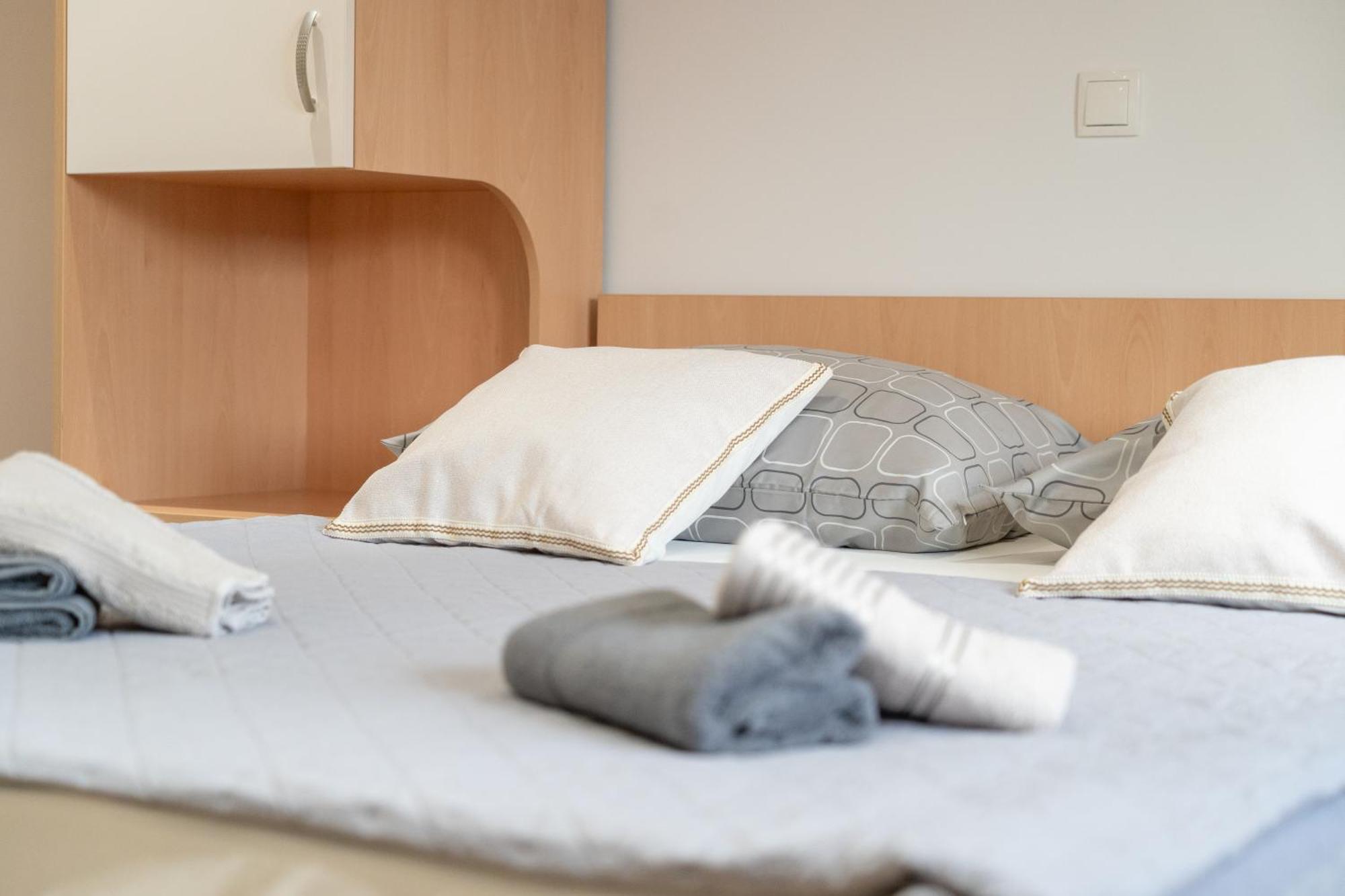 Studio Apartmani Dora Макарска Экстерьер фото