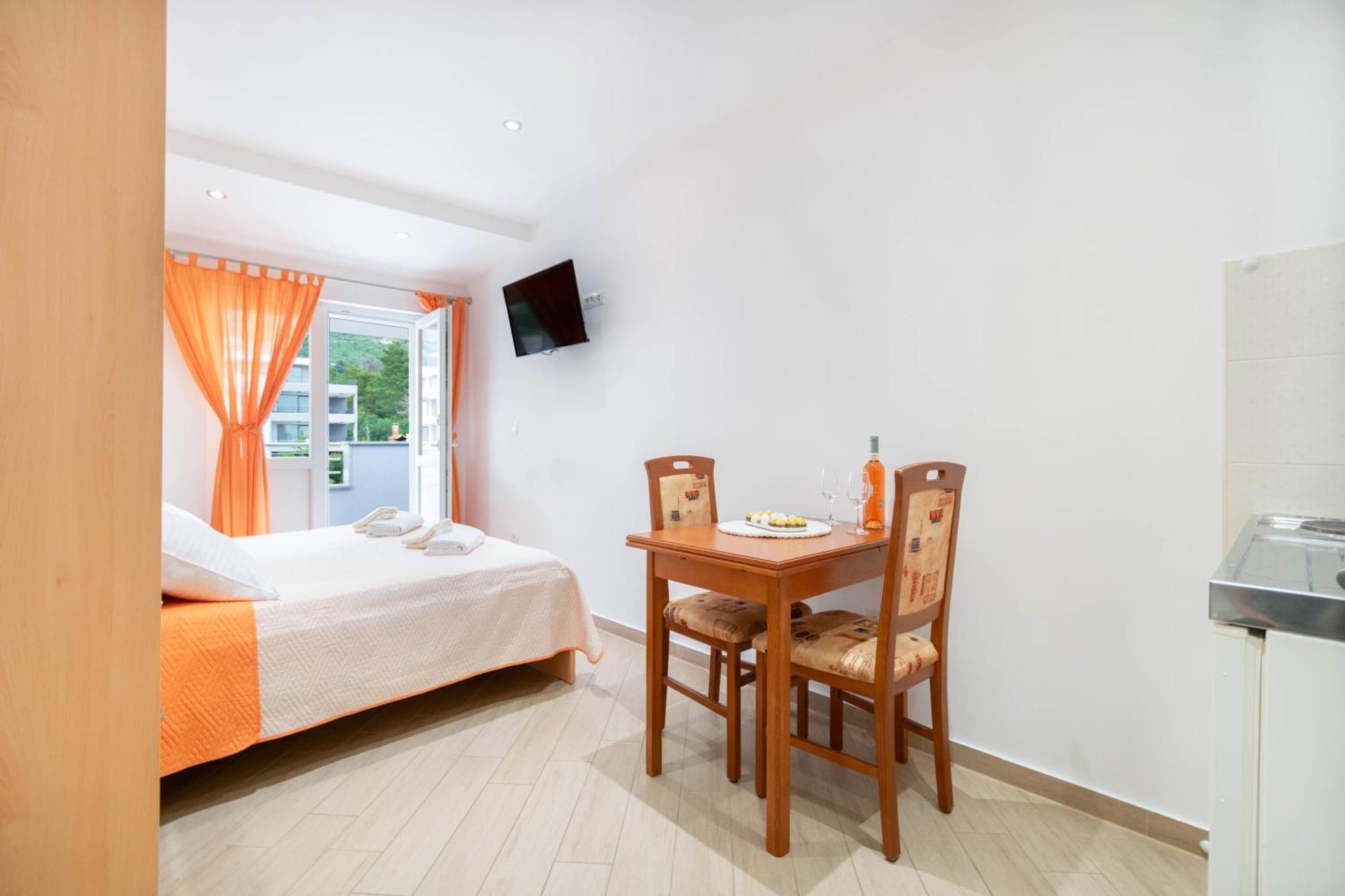 Studio Apartmani Dora Макарска Экстерьер фото