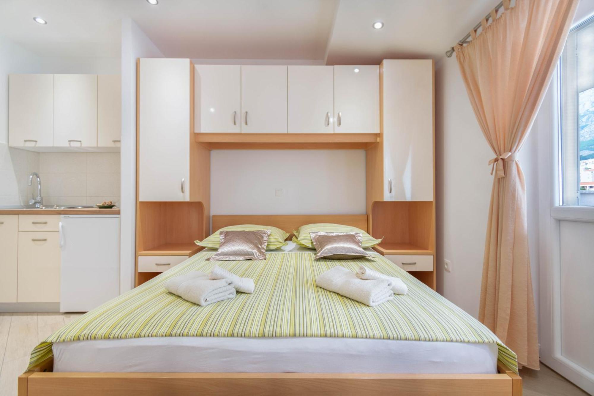 Studio Apartmani Dora Макарска Экстерьер фото