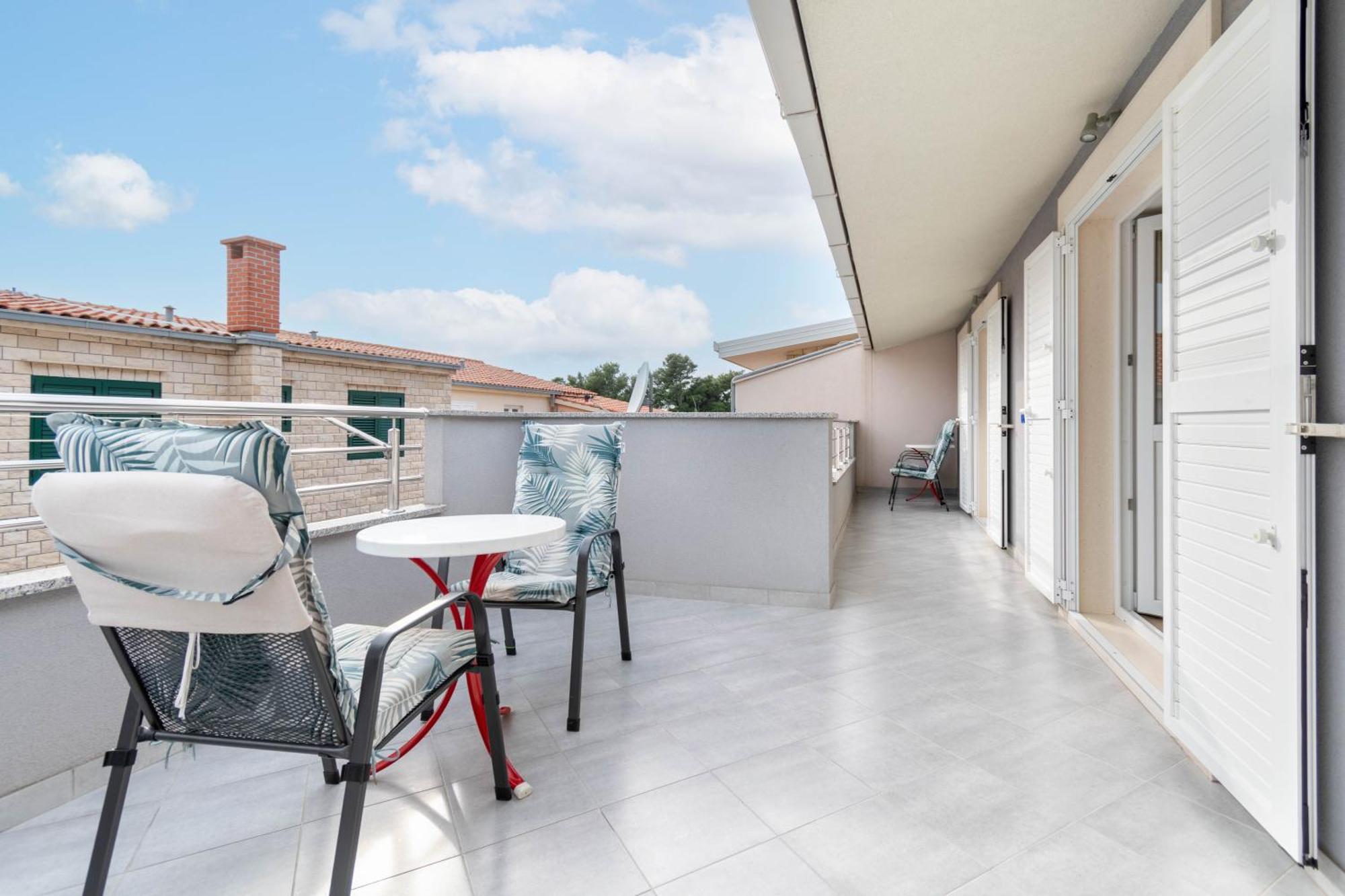 Studio Apartmani Dora Макарска Экстерьер фото